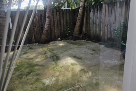 Townhouse in Miami, Florida 3 bedrooms, 134.89 sq.m. № 1946234 - photo 18