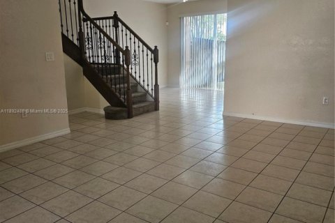 Townhouse in Miami, Florida 3 bedrooms, 134.89 sq.m. № 1946234 - photo 2