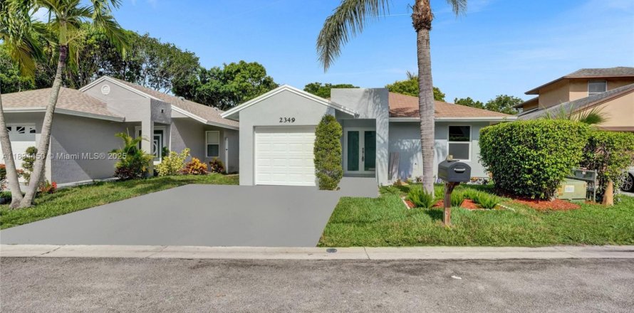 House in Coconut Creek, Florida 3 bedrooms, 122.54 sq.m. № 1817712