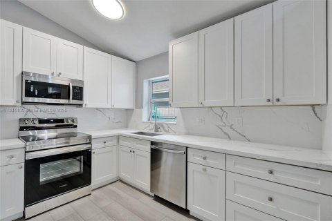 House in Coconut Creek, Florida 3 bedrooms, 122.54 sq.m. № 1817712 - photo 5