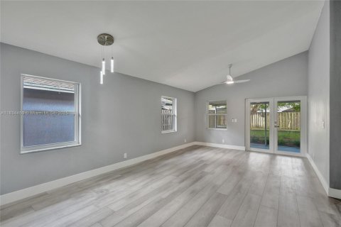 House in Coconut Creek, Florida 3 bedrooms, 122.54 sq.m. № 1817712 - photo 8