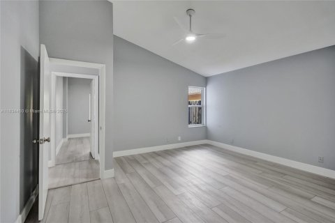House in Coconut Creek, Florida 3 bedrooms, 122.54 sq.m. № 1817712 - photo 10