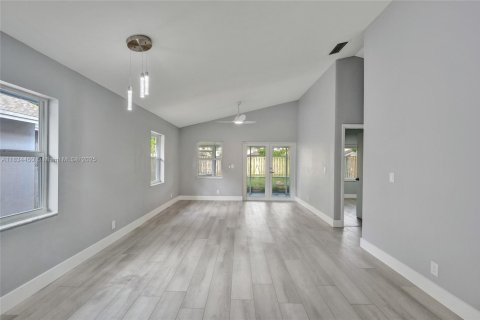 House in Coconut Creek, Florida 3 bedrooms, 122.54 sq.m. № 1817712 - photo 6