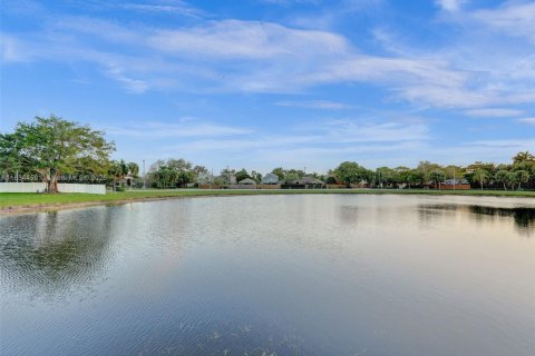 House in Coconut Creek, Florida 3 bedrooms, 122.54 sq.m. № 1817712 - photo 22