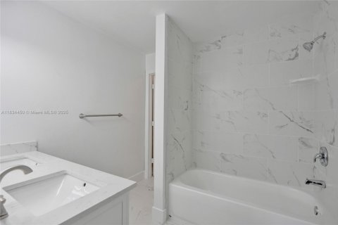 House in Coconut Creek, Florida 3 bedrooms, 122.54 sq.m. № 1817712 - photo 11