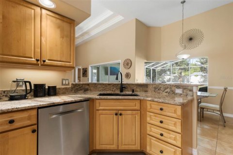 House in Palm Coast, Florida 4 bedrooms, 202.16 sq.m. № 2396424 - photo 13