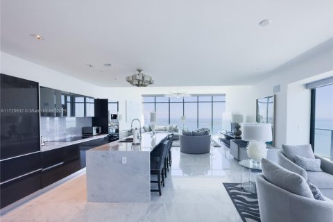 Condo in Miami, Florida, 3 bedrooms  № 1710768 - photo 21