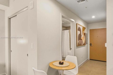 Condo in Miami, Florida № 2252119 - photo 18