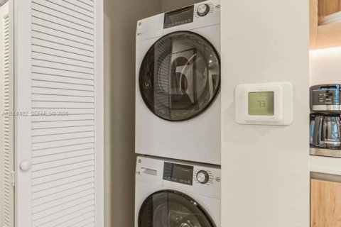 Condo in Miami, Florida № 2252119 - photo 25