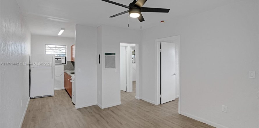 Квартира в Опа-Локка, Флорида 2 спальни, 60.39м2 № 2032783