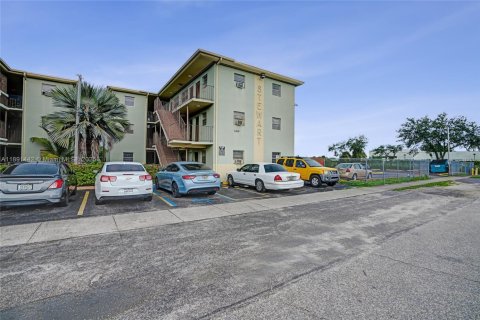 Снять в аренду квартиру в Опа-Локка, Флорида 2 спальни, 60.39м2, № 2032783 - фото 20