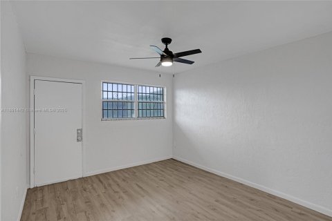 Снять в аренду квартиру в Опа-Локка, Флорида 2 спальни, 60.39м2, № 2032783 - фото 5