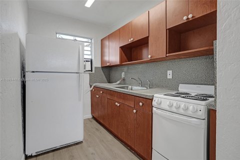 Снять в аренду квартиру в Опа-Локка, Флорида 2 спальни, 60.39м2, № 2032783 - фото 2