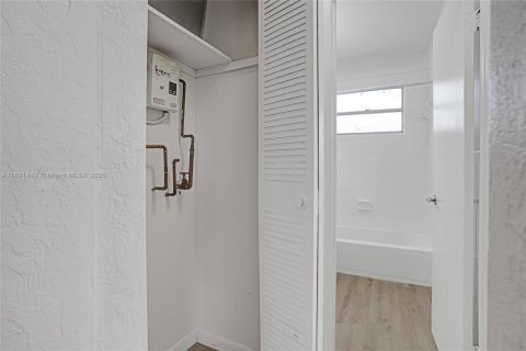 Снять в аренду квартиру в Опа-Локка, Флорида 2 спальни, 60.39м2, № 2032783 - фото 14