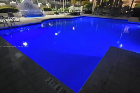 Condo in Doral, Florida, 2 bedrooms  № 1953510 - photo 13