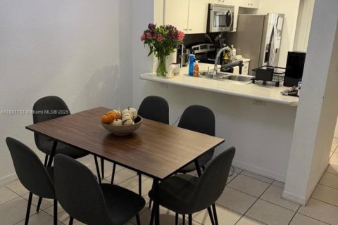 Condo in Doral, Florida, 2 bedrooms  № 1953510 - photo 12