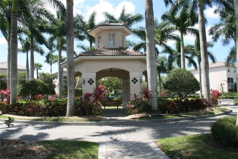 Condo in Doral, Florida, 2 bedrooms  № 1953510 - photo 14