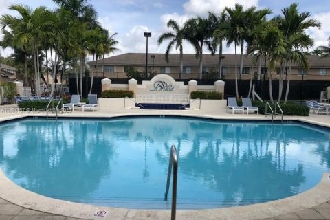 Condo in Doral, Florida, 2 bedrooms  № 1953510 - photo 15