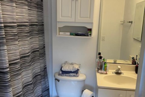 Condo in Doral, Florida, 2 bedrooms  № 1953510 - photo 8