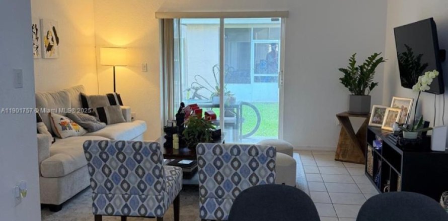 Condo in Doral, Florida, 2 bedrooms  № 1953510