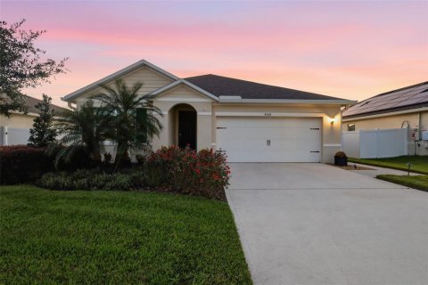 House in Sanford, Florida 3 bedrooms, 157.66 sq.m. № 2420149