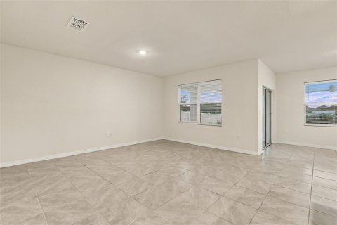 House in Sanford, Florida 3 bedrooms, 157.66 sq.m. № 2420149 - photo 25