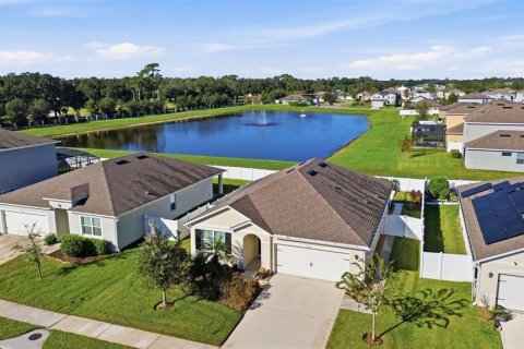 House in Sanford, Florida 3 bedrooms, 157.66 sq.m. № 2420149 - photo 14