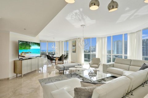 Condominio en venta en Fort Lauderdale, Florida, 3 dormitorios, 215.35 m2 № 2177612 - foto 4