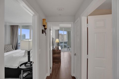 Condominio en venta en Fort Lauderdale, Florida, 3 dormitorios, 215.35 m2 № 2177612 - foto 19