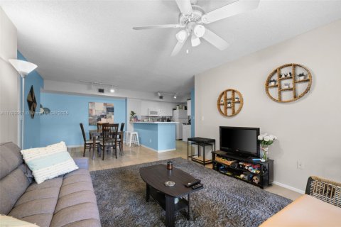 Condominio en venta en Davie, Florida, 2 dormitorios, 104.42 m2 № 1735816 - foto 4