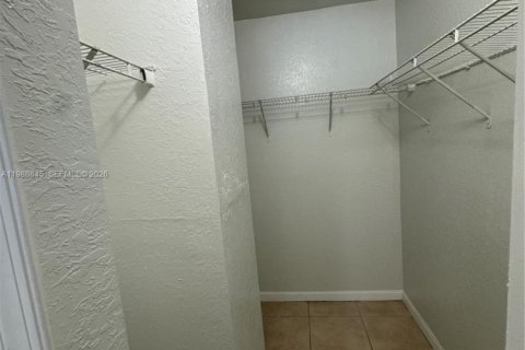 Купить виллу или дом в Хомстед, Флорида 4 спальни, 132.2м2, № 2051086 - фото 28