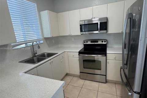 Купить виллу или дом в Хомстед, Флорида 4 спальни, 132.2м2, № 2051086 - фото 10