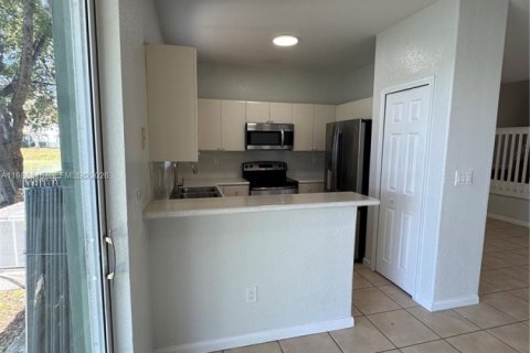 Купить виллу или дом в Хомстед, Флорида 4 спальни, 132.2м2, № 2051086 - фото 3