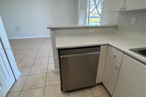 Купить виллу или дом в Хомстед, Флорида 4 спальни, 132.2м2, № 2051086 - фото 8