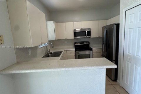 Купить виллу или дом в Хомстед, Флорида 4 спальни, 132.2м2, № 2051086 - фото 2