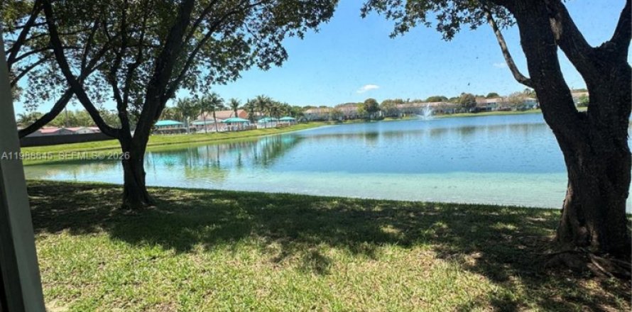 Дом в Хомстед, Флорида 4 спальни, 132.2м2 № 2051086