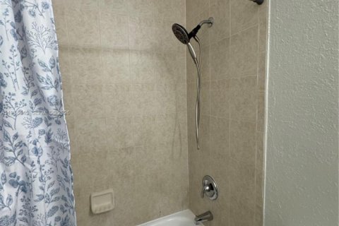 Купить виллу или дом в Хомстед, Флорида 4 спальни, 132.2м2, № 2051086 - фото 19