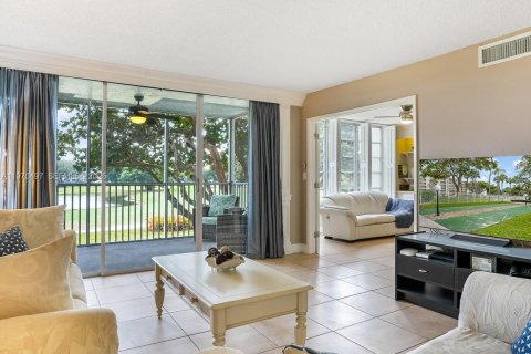 Condo à Pompano Beach, Floride, 2 chambres  № 2080224