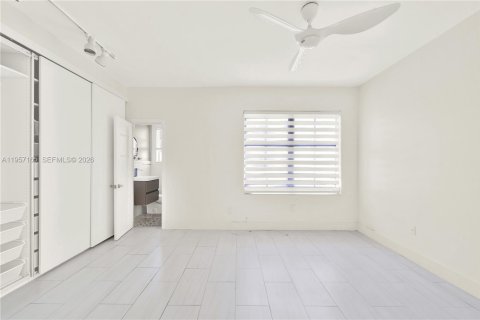 Condominio en alquiler en Miami Beach, Florida, 2 dormitorios, 73.39 m2 № 2011214 - foto 15