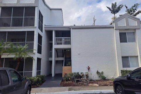 Condominio en alquiler en Tamarac, Florida, 1 dormitorio, 57.13 m2 № 1992838 - foto 2
