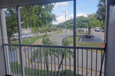 Condominio en alquiler en Tamarac, Florida, 1 dormitorio, 57.13 m2 № 1992838 - foto 5