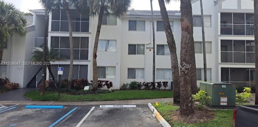 Condominio en Tamarac, Florida, 1 dormitorio  № 1992838