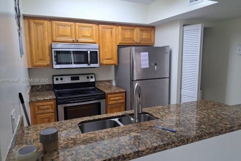 Condominio en alquiler en Tamarac, Florida, 1 dormitorio, 57.13 m2 № 1992838 - foto 4