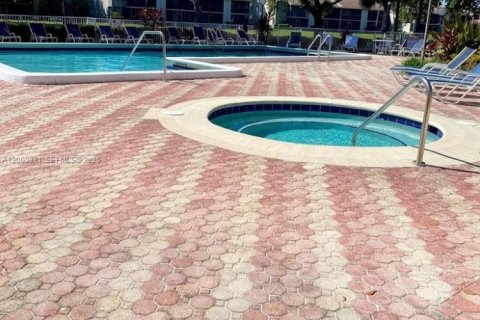 Condo in Deerfield Beach, Florida, 2 bedrooms  № 2064896 - photo 15