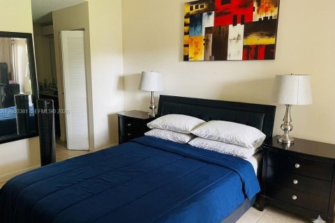 Condo in Deerfield Beach, Florida, 2 bedrooms  № 2064896 - photo 13
