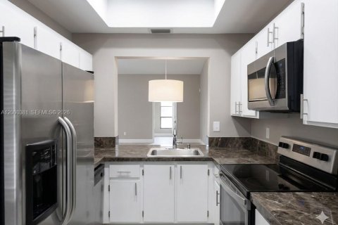 Condo in Deerfield Beach, Florida, 2 bedrooms  № 2064896 - photo 3