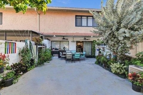 Touwnhouse à vendre à Miami, Floride: 3 chambres, 212 m2 № 2001341 - photo 4