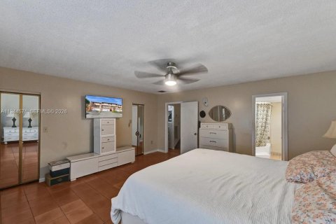 Touwnhouse à vendre à Miami, Floride: 3 chambres, 212 m2 № 2001341 - photo 11