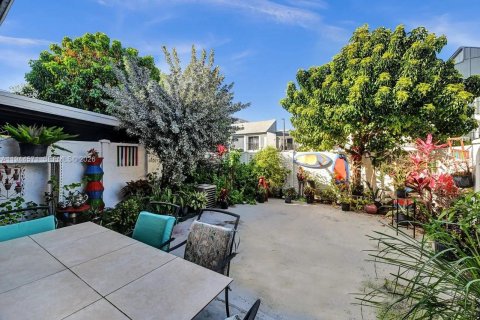 Touwnhouse à vendre à Miami, Floride: 3 chambres, 212 m2 № 2001341 - photo 5