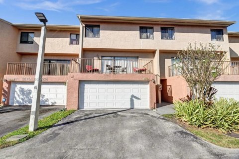 Touwnhouse à Miami, Floride 3 chambres, 212 m2 № 2001341